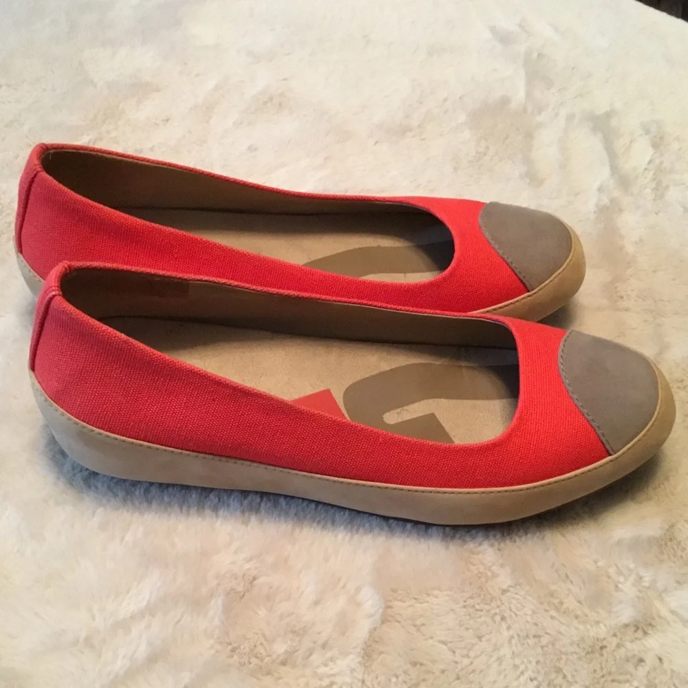 Fitflop Red & Gray Two-Tone Slip-On Shoes - EU42/US11